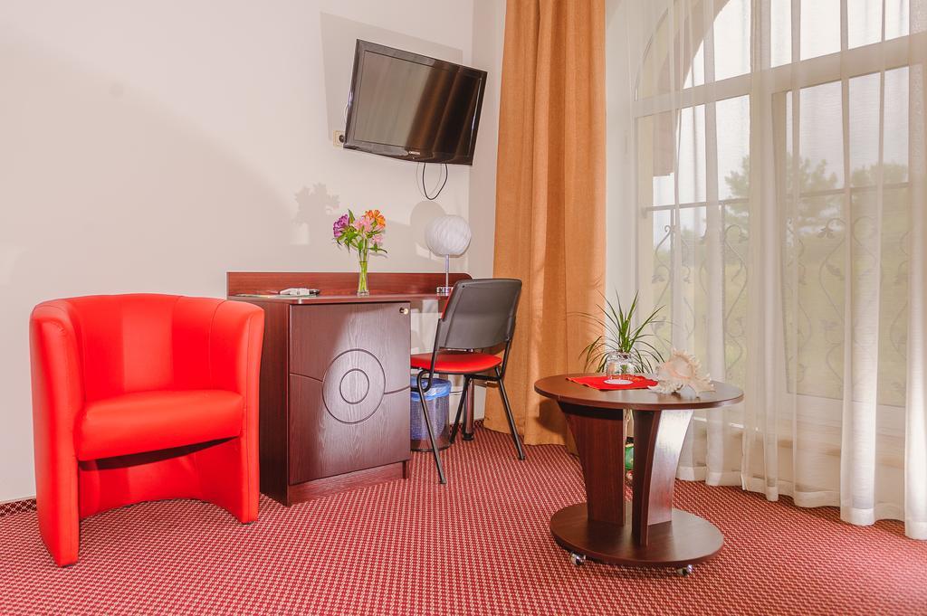Terminal-A Hotel Rjasne-Roeske Buitenkant foto