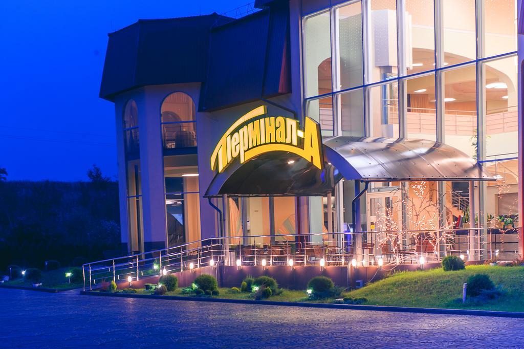 Terminal-A Hotel Rjasne-Roeske Buitenkant foto